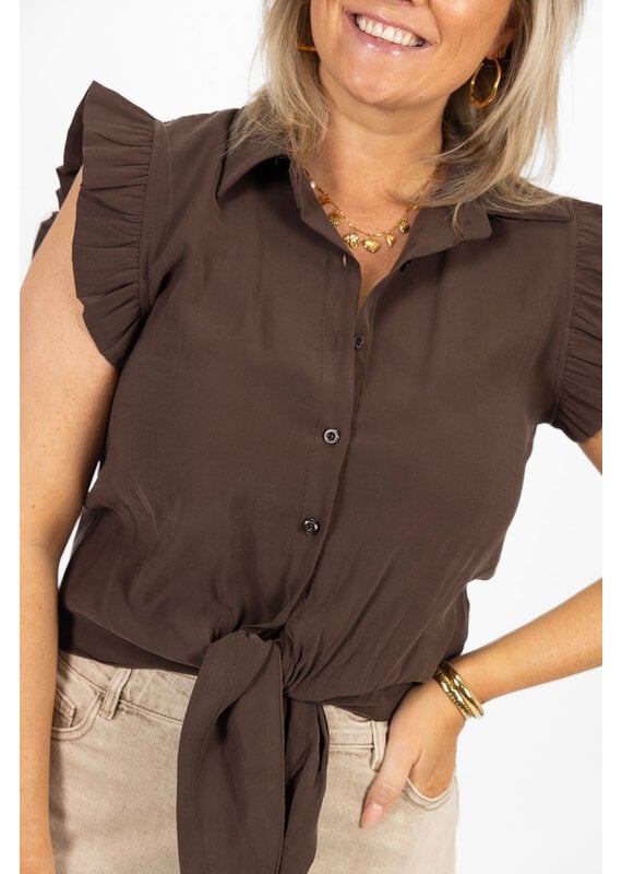 21Jewelz Blouse met knoopdetail & ruffles - bruin