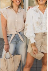 21Jewelz Blouse met knoopdetail & ruffles - beige
