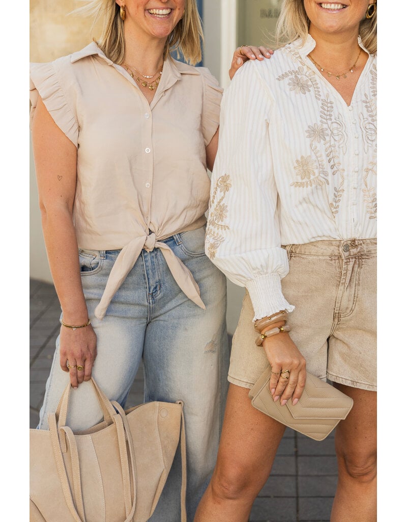 21Jewelz Blouse met knoopdetail & ruffles - beige