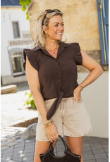 21Jewelz Blouse met knoopdetail & ruffles - bruin