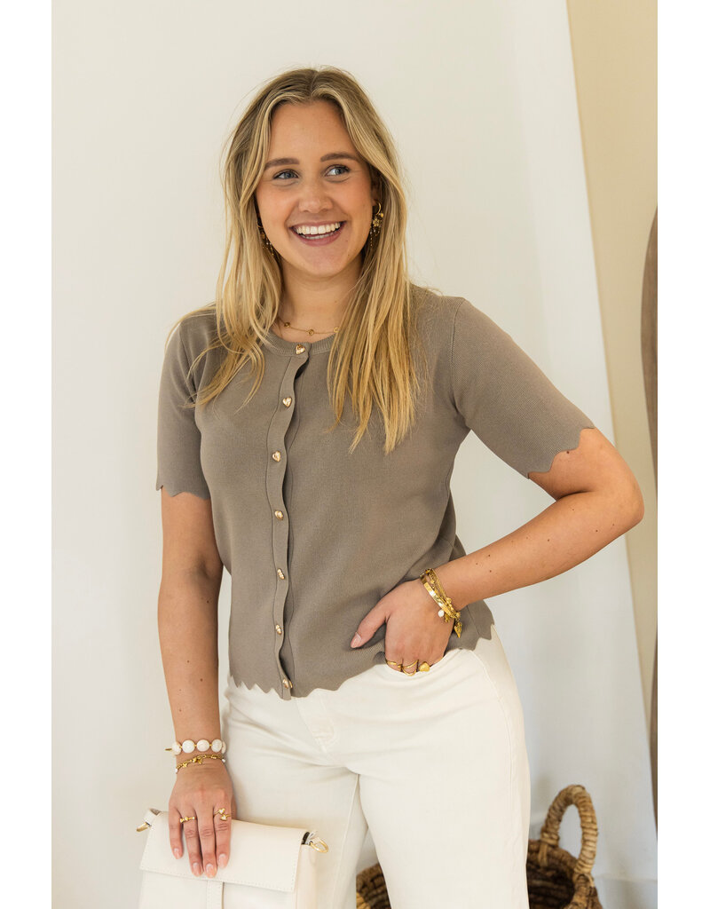 21Jewelz Zigzag vestje met korte mouw & hartjes knopen - taupe