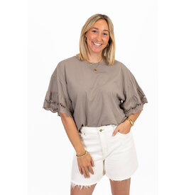 21Jewelz Shirt met kanten mouwen - taupe