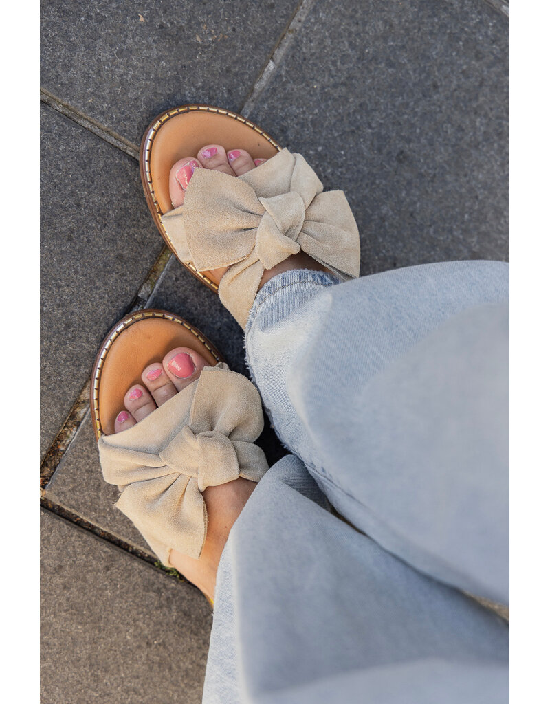 Tango Tango | Slipper Audrey met strik - suede beige