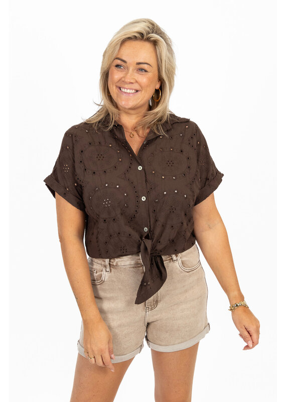 21Jewelz Blouse met broderie & knoopdetail - bruin