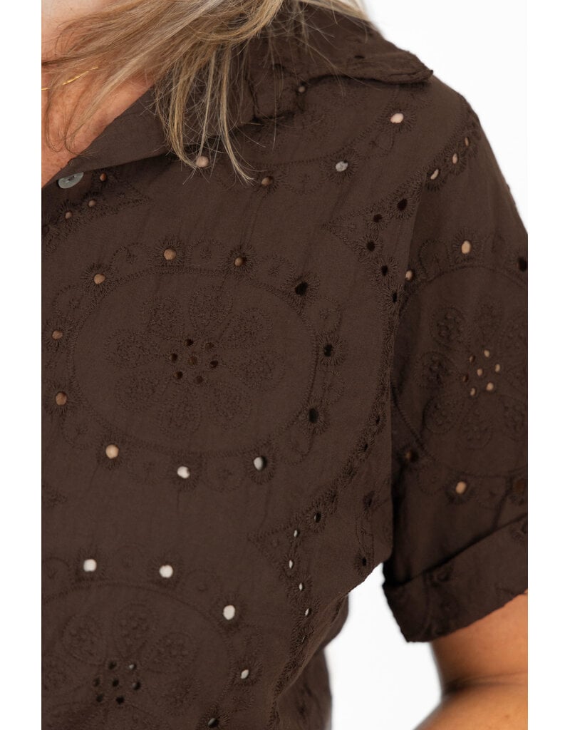 21Jewelz Blouse met broderie & knoopdetail - bruin
