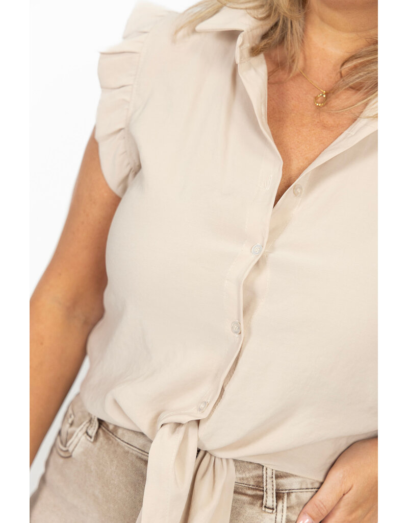 21Jewelz Blouse met knoopdetail & ruffles - beige