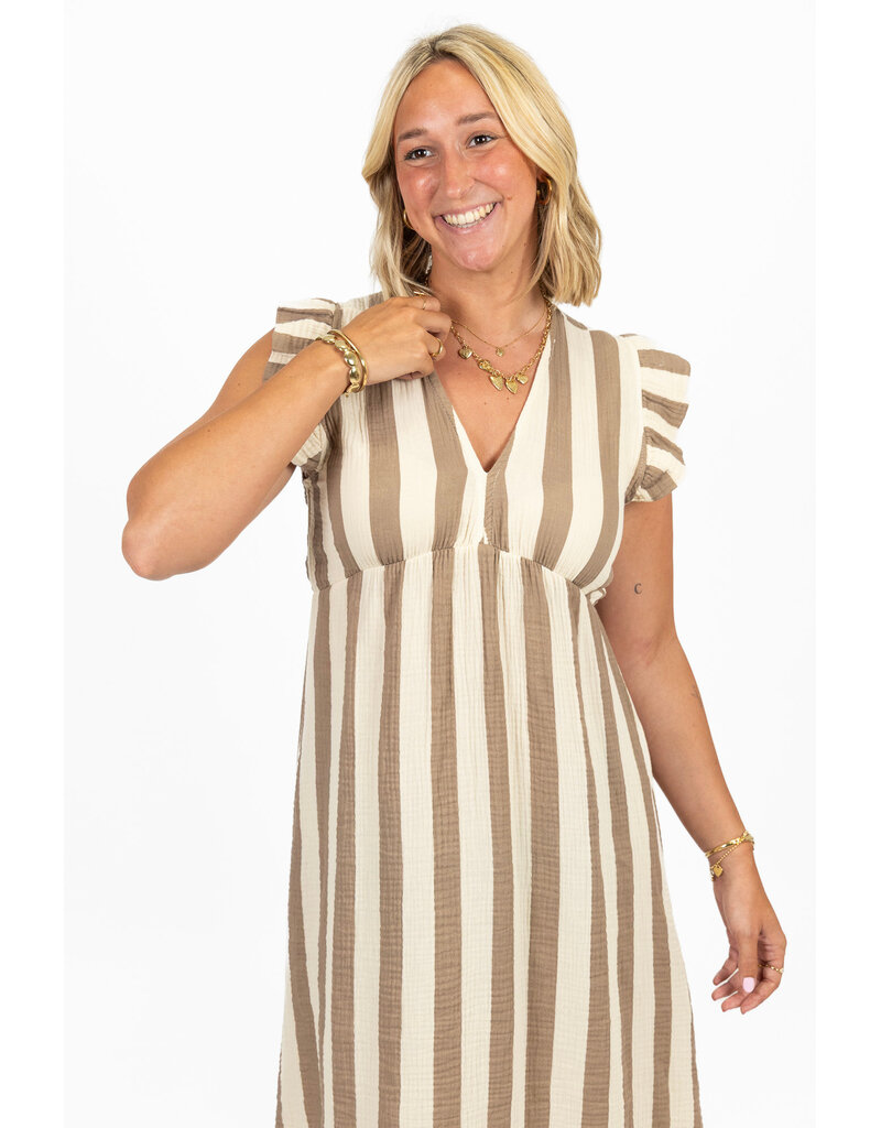 21Jewelz Mouwloze mousseline jurk met ruffles - beige gestreept