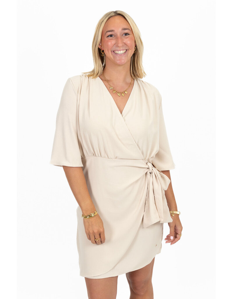 21Jewelz Jurkje met knoopdetail - beige