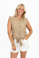 21Jewelz Mouwloze blouse met ruffles & knoopdetail - camel
