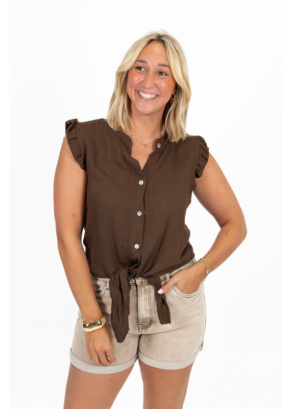 21Jewelz Mouwloze blouse met ruffles & knoopdetail - bruin