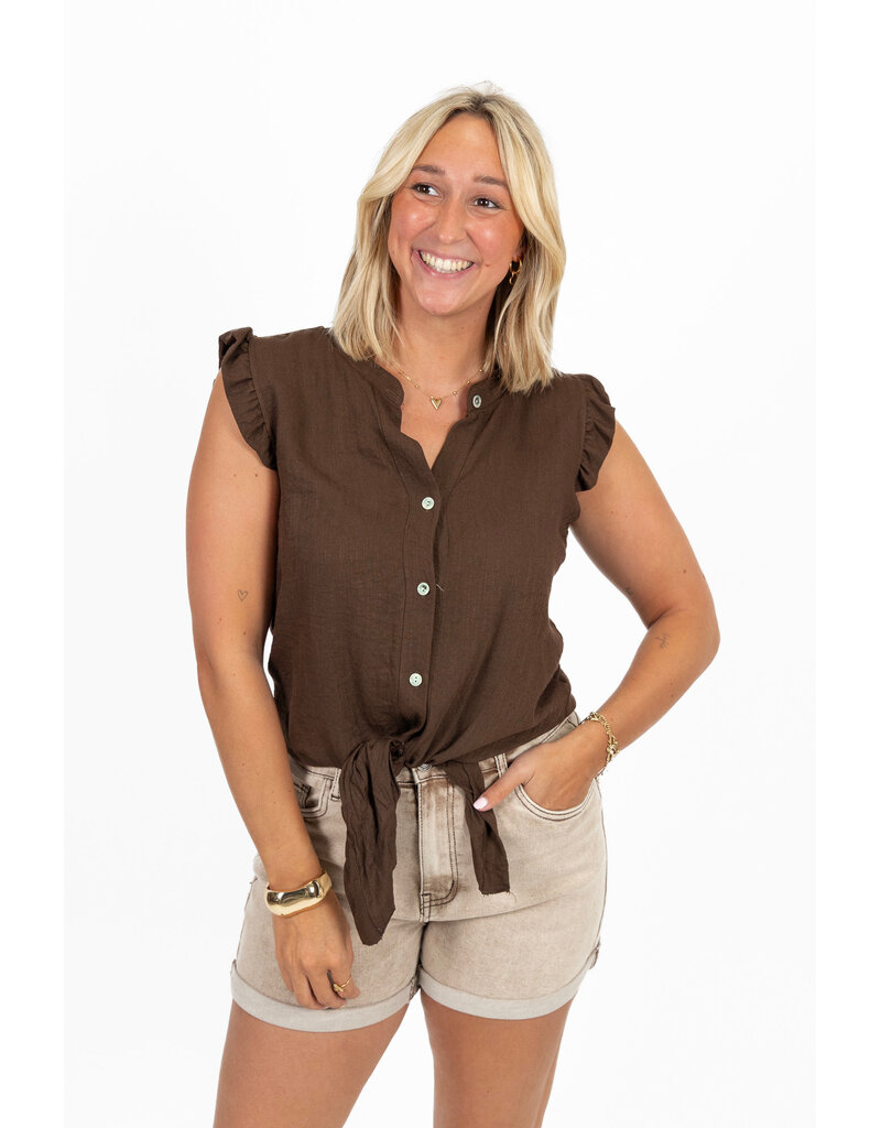 21Jewelz Mouwloze blouse met ruffles & knoopdetail - bruin