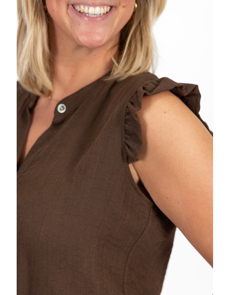 21Jewelz Mouwloze blouse met ruffles & knoopdetail - bruin
