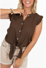 21Jewelz Mouwloze blouse met ruffles & knoopdetail - bruin