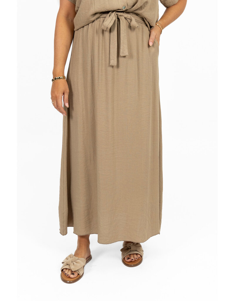 21Jewelz Lange effen rok met strikceintuur - camel