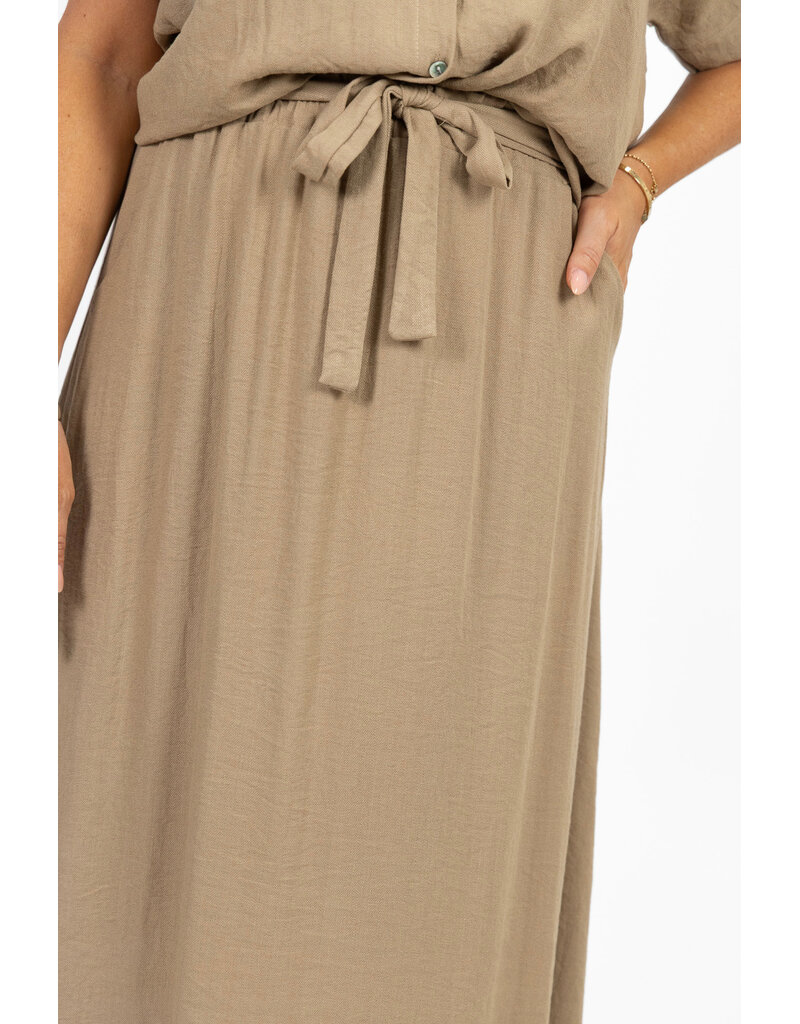 21Jewelz Lange effen rok met strikceintuur - camel