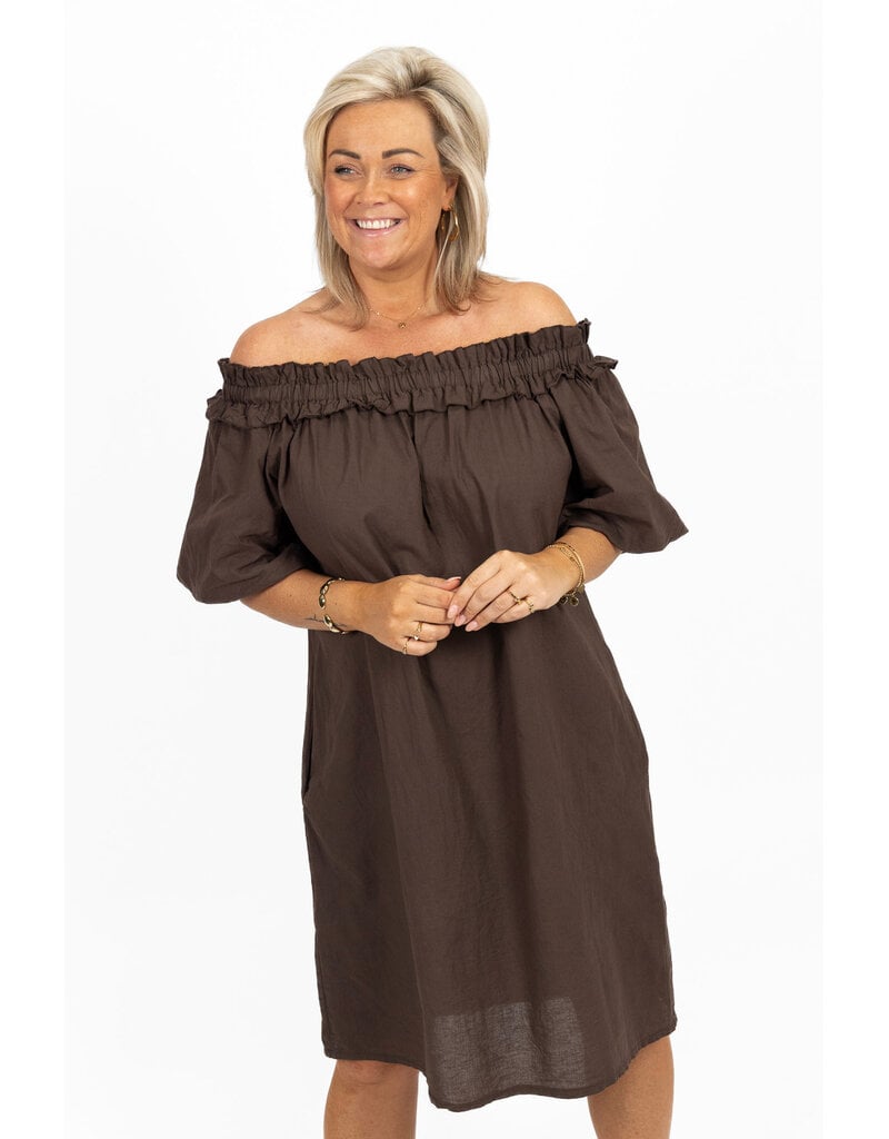 21Jewelz Off shoulder jurk met ruffle - bruin