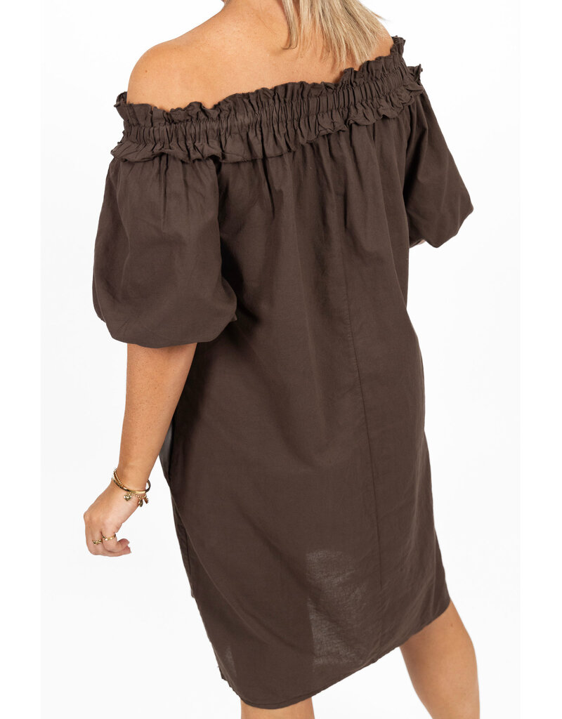 21Jewelz Off shoulder jurk met ruffle - bruin