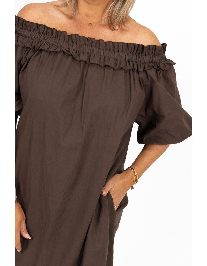 21Jewelz Off shoulder jurk met ruffle - bruin