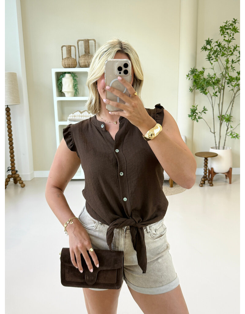 21Jewelz Mouwloze blouse met ruffles & knoopdetail - bruin