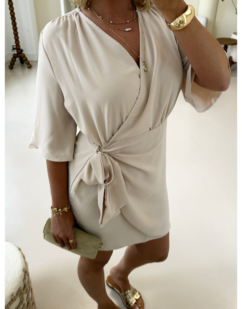 21Jewelz Jurkje met knoopdetail - beige