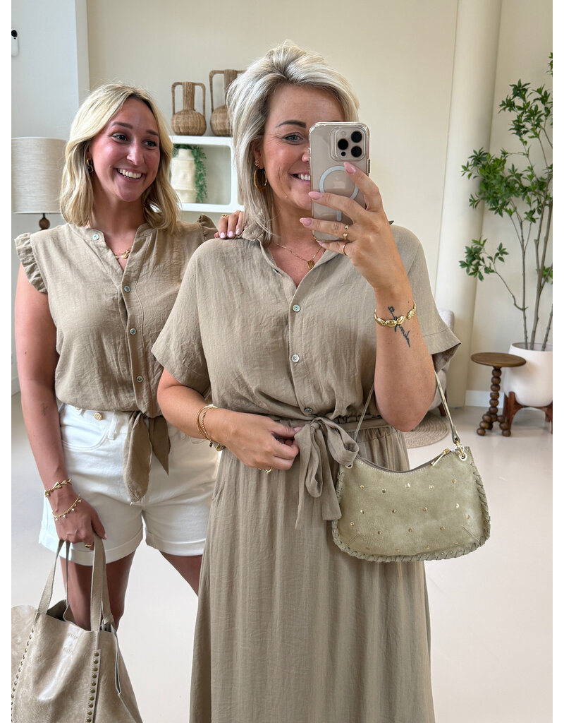 21Jewelz Mouwloze blouse met ruffles & knoopdetail - camel