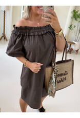 21Jewelz Off shoulder jurk met ruffle - bruin