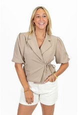 21Jewelz Blazer met korte mouwen & knoopdetail - beige