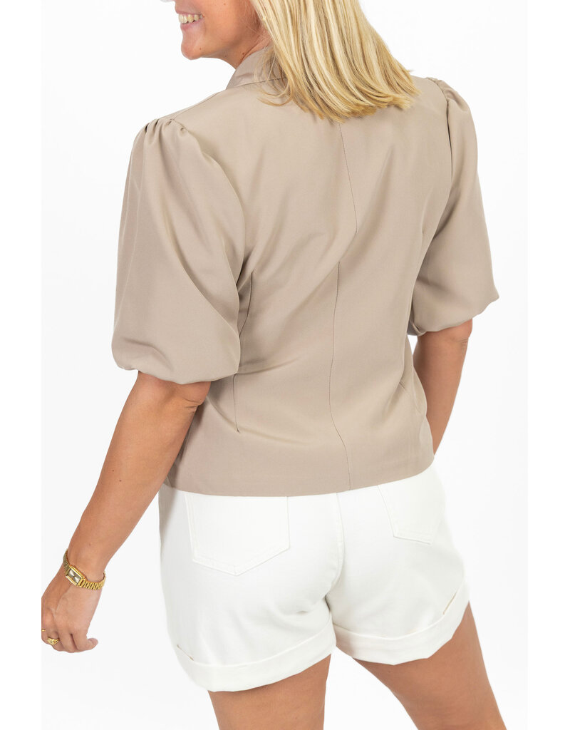 21Jewelz Blazer met korte mouwen & knoopdetail - beige