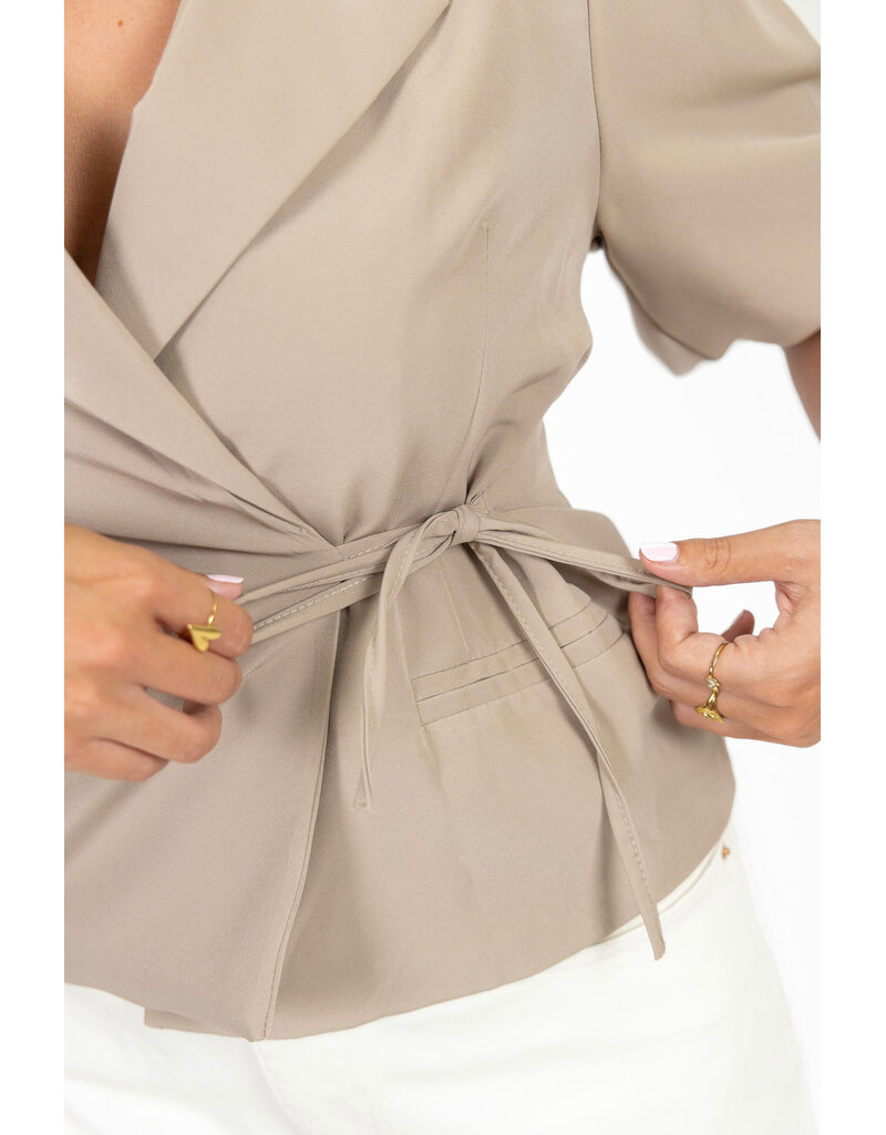 21Jewelz Blazer met korte mouwen & knoopdetail - beige
