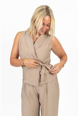 21Jewelz Co-ord set met strik gilet - beige