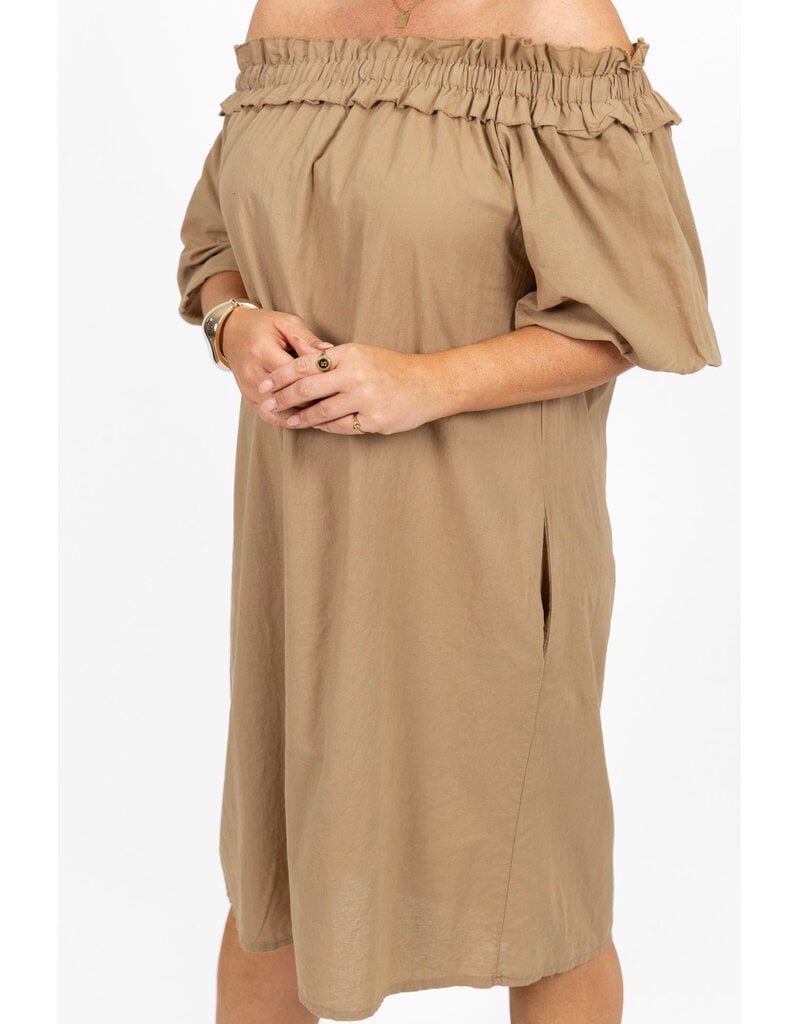 21Jewelz Off shoulder jurk met ruffle - camel