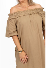 21Jewelz Off shoulder jurk met ruffle - camel