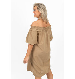 21Jewelz Off shoulder jurk met ruffle - camel