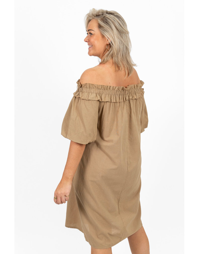 21Jewelz Off shoulder jurk met ruffle - camel