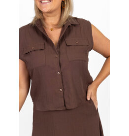 21Jewelz Effen linnen mouwloze blouse met zakjes - bruin