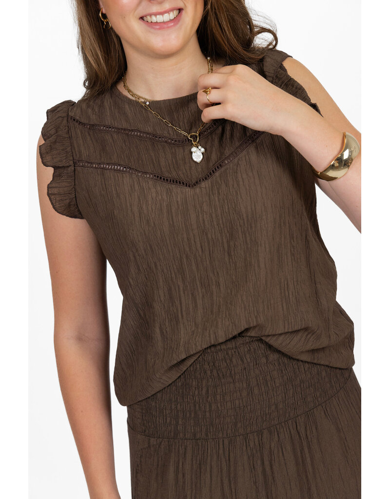 21Jewelz Top met embroidery detail & ruffle mouwtjes - bruin