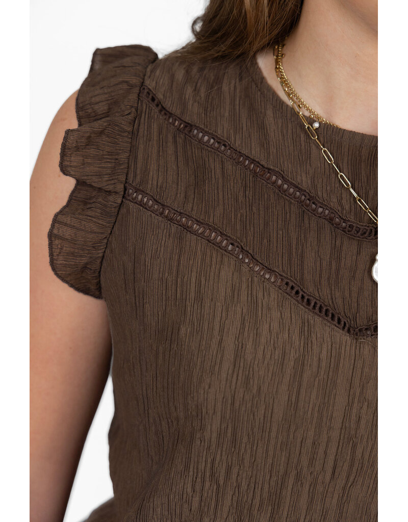21Jewelz Top met embroidery detail & ruffle mouwtjes - bruin