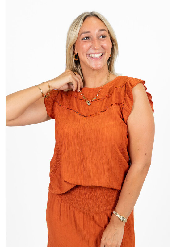 21Jewelz Top met embroidery detail & ruffle mouwtjes - roest