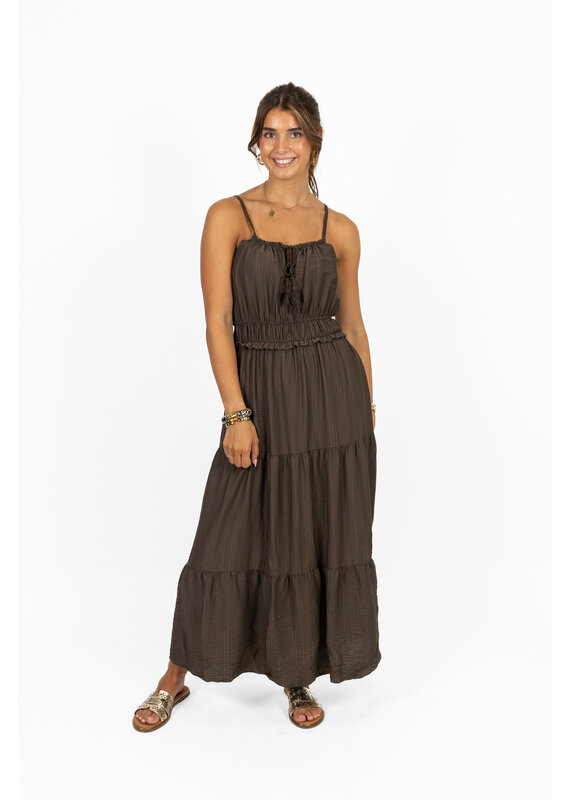 21Jewelz Mouwloze maxi jurk met koordje & ruches - bruin