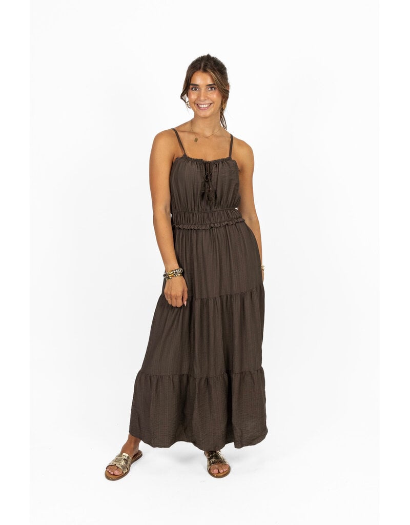 21Jewelz Mouwloze maxi jurk met koordje & ruches - bruin