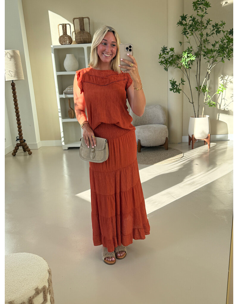 21Jewelz Top met embroidery detail & ruffle mouwtjes - roest