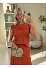 21Jewelz Top met embroidery detail & ruffle mouwtjes - roest