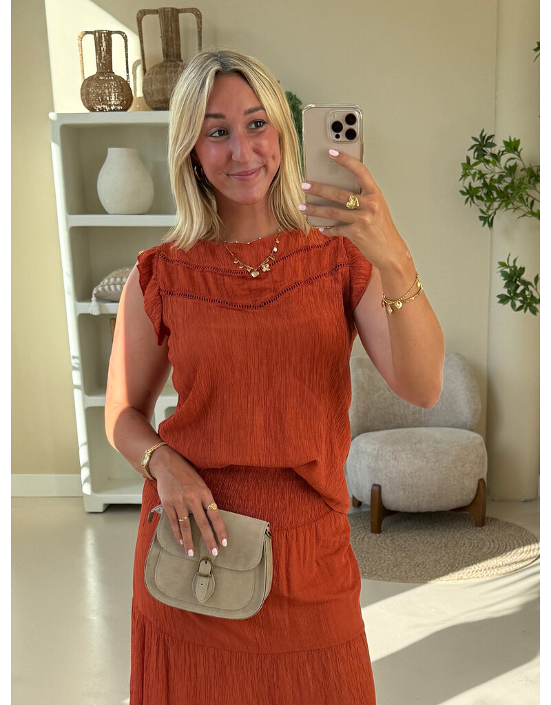 21Jewelz Top met embroidery detail & ruffle mouwtjes - roest
