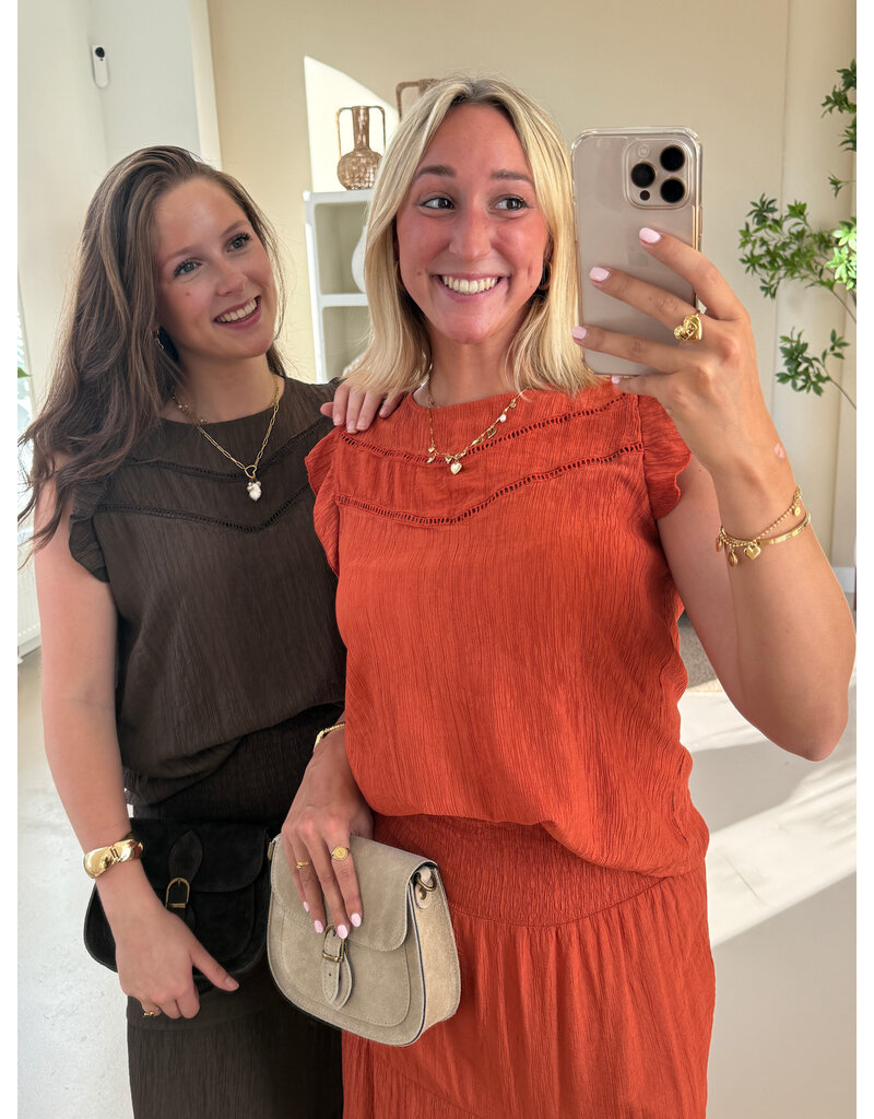 21Jewelz Top met embroidery detail & ruffle mouwtjes - roest