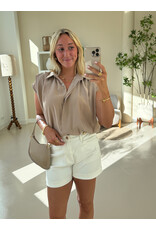 21Jewelz Geplooide mouwloze zomer blouse - donkerbeige