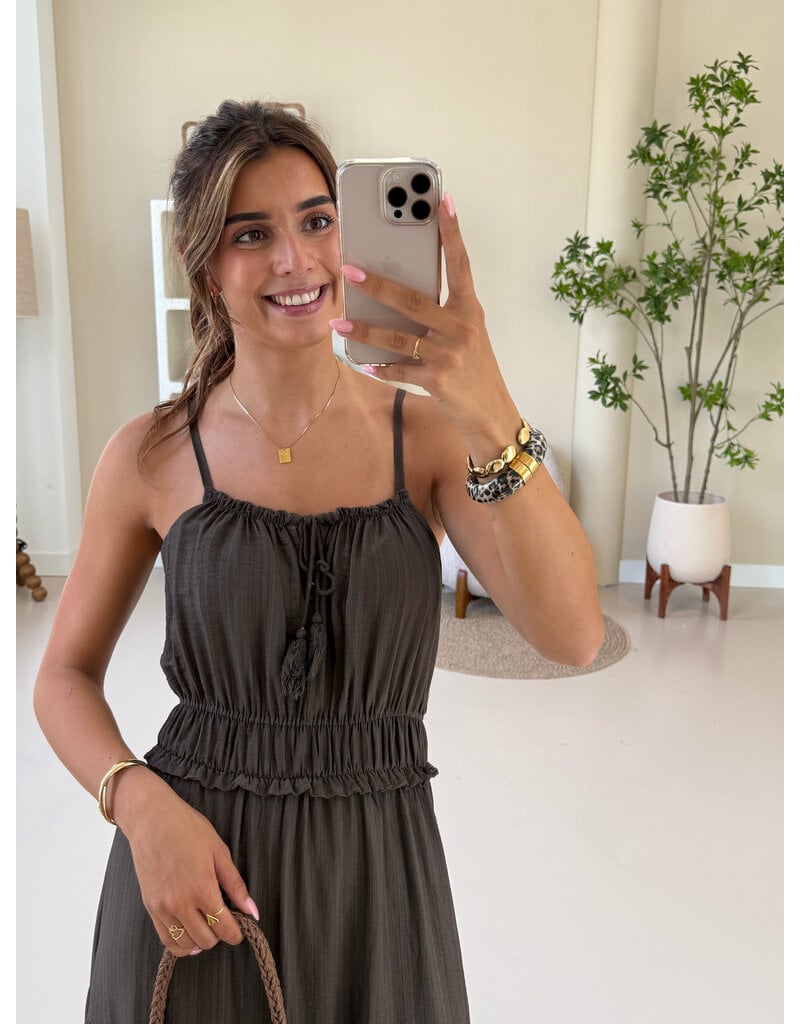 21Jewelz Mouwloze maxi jurk met koordje & ruches - bruin