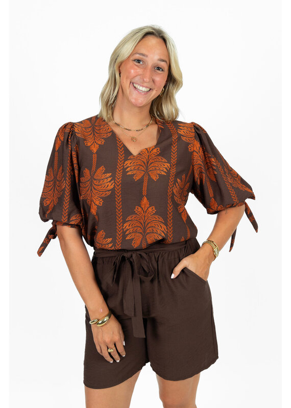 21Jewelz Losvallende top met v-hals en palmboomprint - bruin