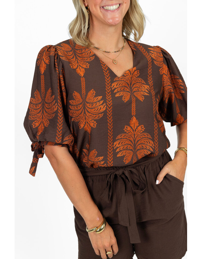 21Jewelz Losvallende top met v-hals en palmboomprint - bruin