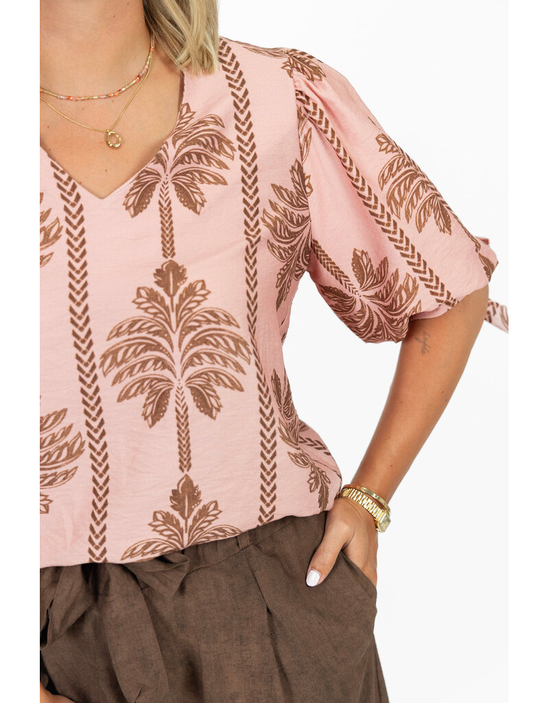 21Jewelz Losvallende top met v-hals en palmboomprint - roze