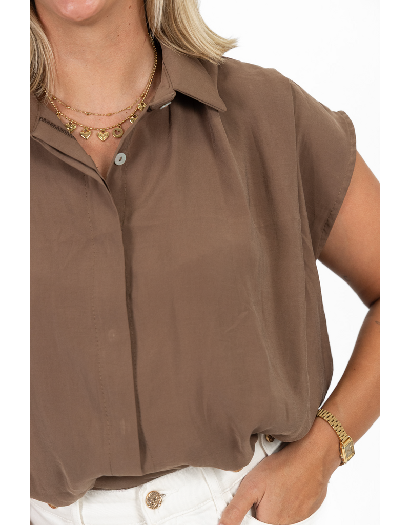 21Jewelz Geplooide mouwloze zomer blouse - bruin